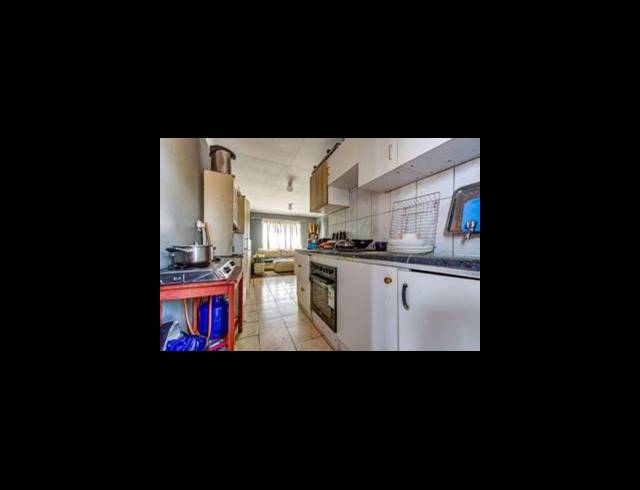 2 BEDROOM APARTMENT FOR SALE IN KEMPTON PARK CENTRAL